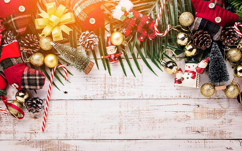 Christmas frame, wooden light background, fir-tree, New Year, Christmas, golden christmas balls, HD wallpaper