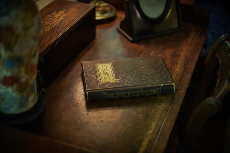 Tennyson covered book on wooden surface near box, HD wallpaper