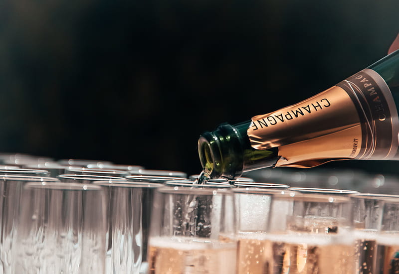 Champagne pouring on glass, HD wallpaper