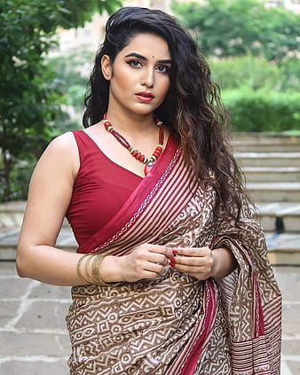Hot saree pose for girl | latest sexy girls in saree | sareelover:part-72 -  YouTube