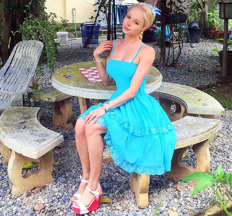 Valeria Lukyanova, bkue dress, blonde, blue eyes, sitting, shingle stone, concrete seats and table, open white sandals, jewelry, HD wallpaper