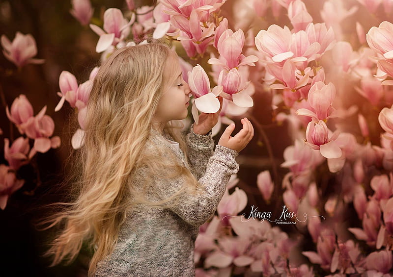 Magnolia, pequeñas, rubias, primavera, niñas, flores, copil, niño, rosas,  kinga kustwan szwajnos, Fondo de pantalla HD | Peakpx