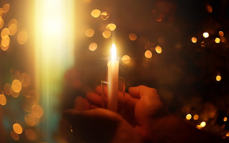 candle in hands, blurry light, light blur , burning candle, hands, HD wallpaper