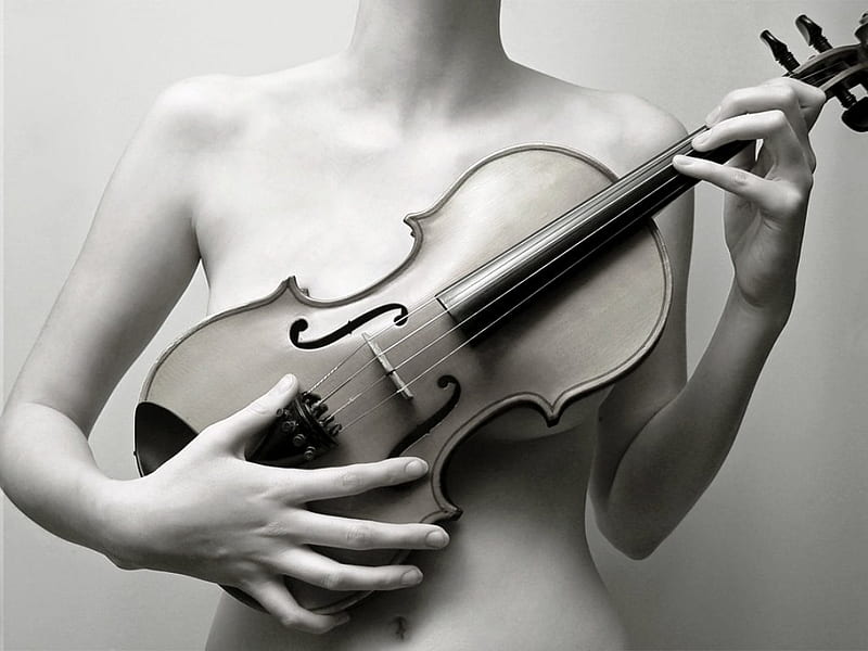 Carrying Her Musical Heart, violin, girl, music, heart, black, white, musical, HD wallpaper