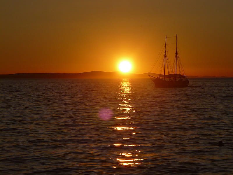sunset with boat, sun, orange, Zadar, ocean, bonito, sunset, sea, sundown, croatia, boat, water, ship, mountains, island, sailboat, blue, HD wallpaper