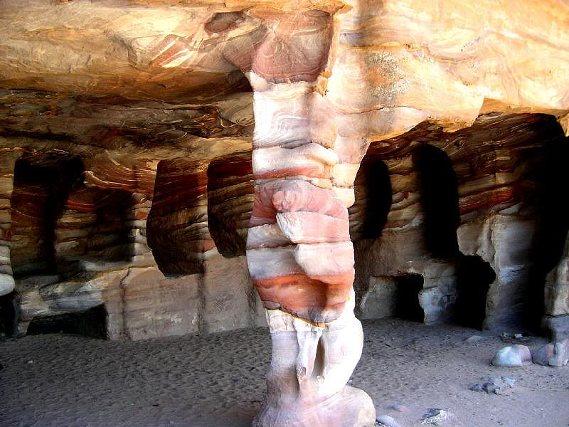 Layers of Sandstone, Petra Tomb, Jordon, tomb, layers, sandstone, caves, HD wallpaper