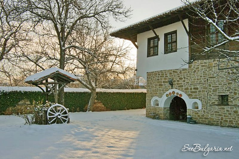 Etara, architecture, house, sun, well, old, winter, tree, graphy, snow, bulgaria, HD wallpaper