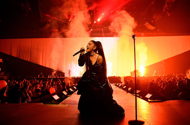 Ariana Grande Live Performance On Stage, ariana-grande, celebrities, music, girls, HD wallpaper