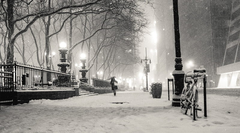 winter evening on a nyc street, city, sidewalk, evening, black and whte, street, lights, winter, HD wallpaper