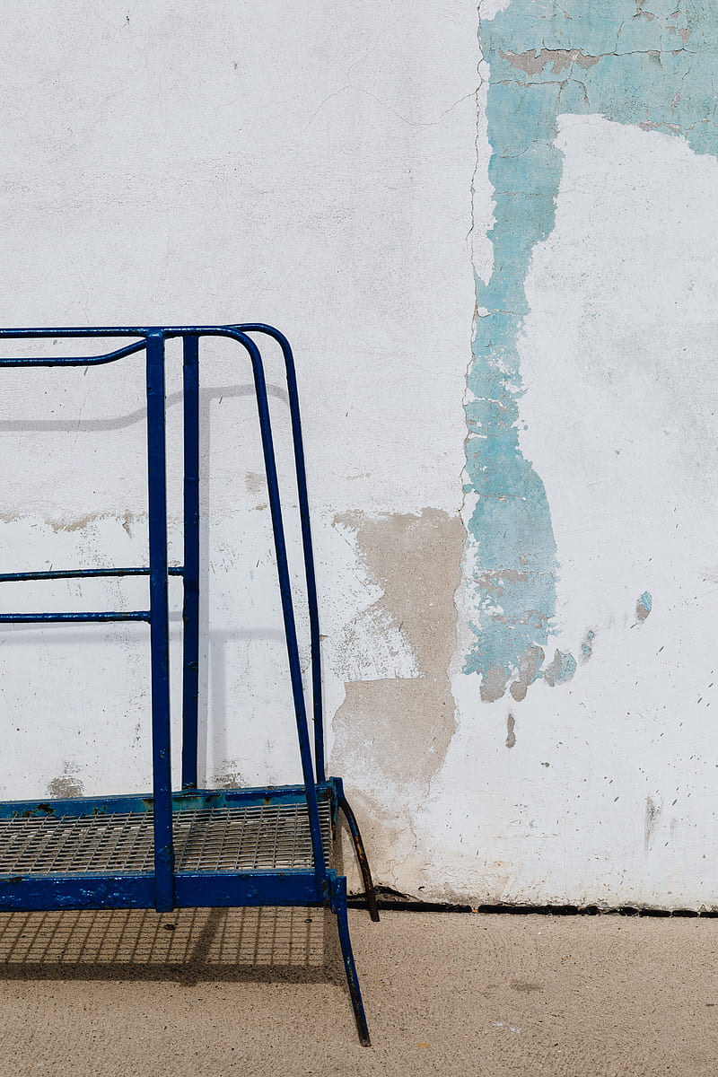 Blue Metal Ladder Leaning on White Wall, HD phone wallpaper