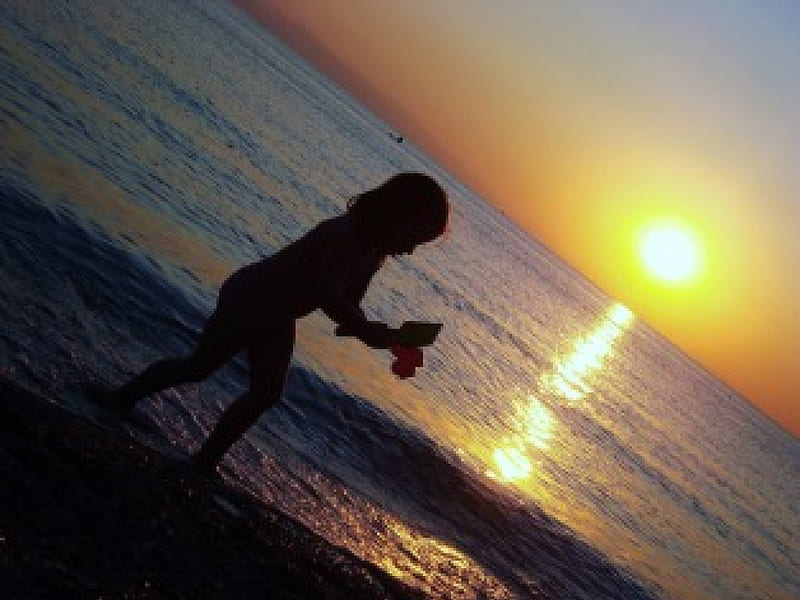 Little Sunshine, beach, little, girl, ocean, sunshine, sunset, waves, sea, HD wallpaper