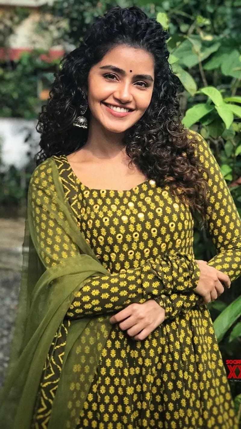 Anupama Ke Curly Hair Green Dress Anupama Anupama Parameswaran Hd Phone Wallpaper Peakpx