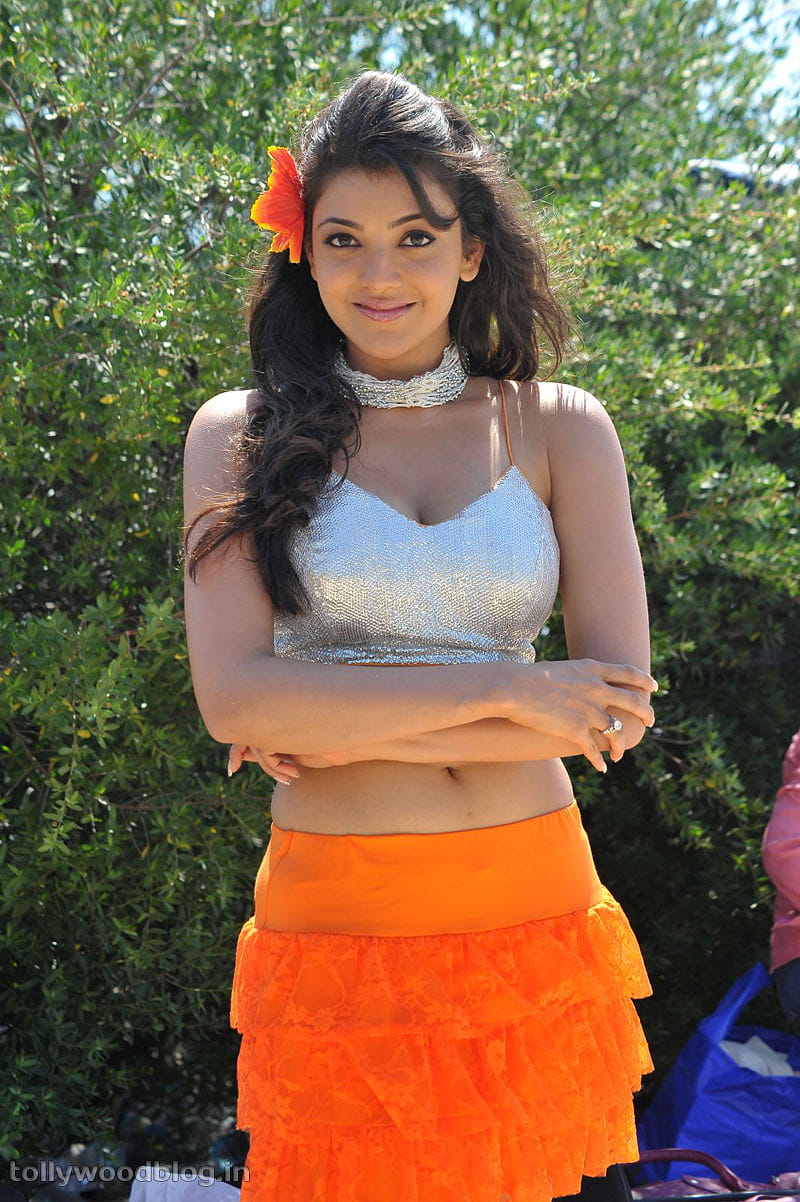 Kajal Agarwal in Orange Short Skirt - South Indian Actress, Kajal Agarwal Navel, HD phone wallpaper