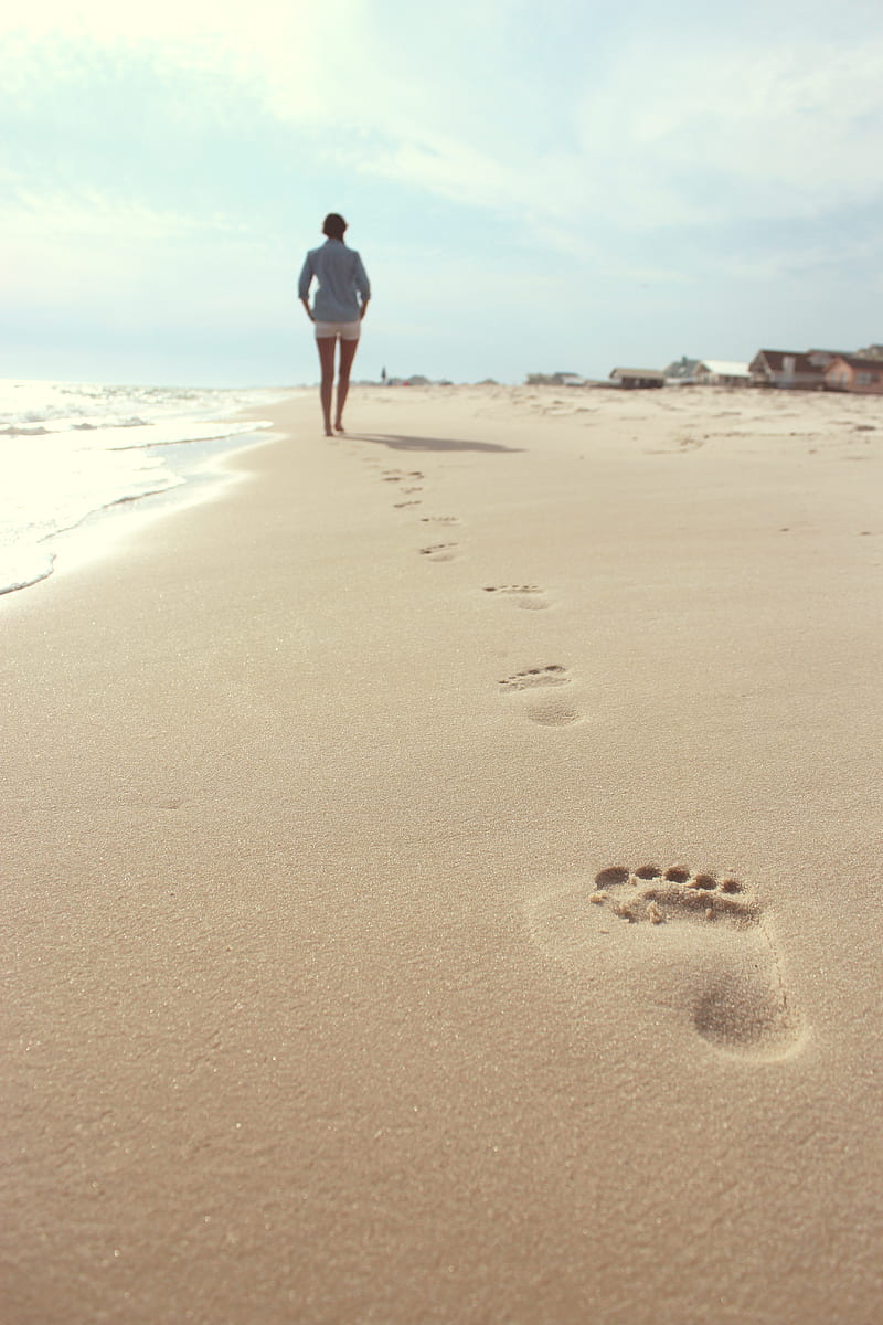 woman wearing blue dress shirt and white short shorts walking on seashore, HD phone wallpaper