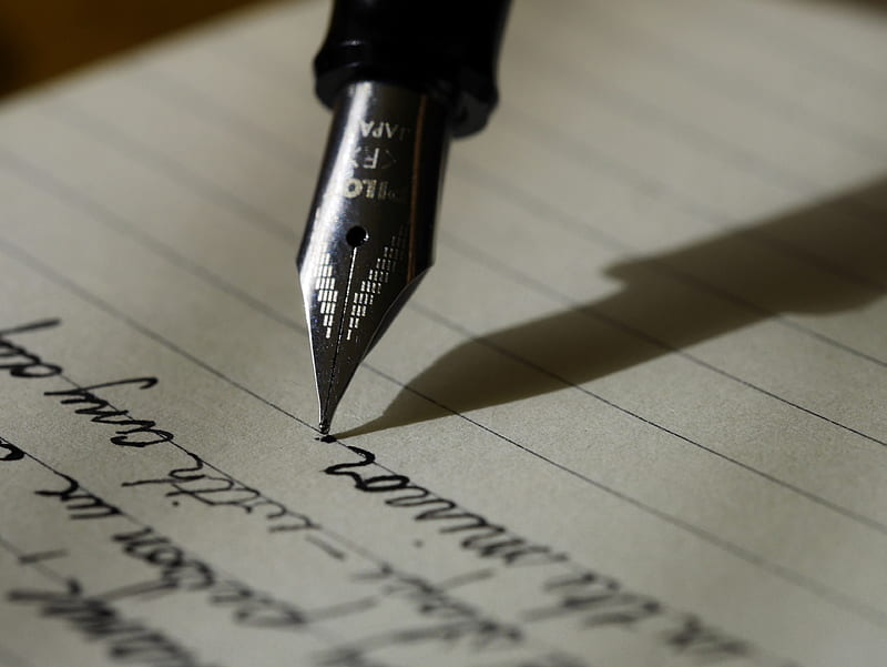 / close up of a fountain pen writing in a notebook, writing with a fountain pen, Pens, HD wallpaper