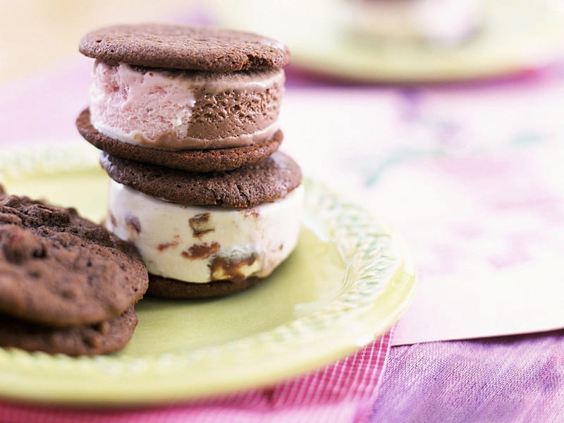 Ice Cream Cookie Sandwiches, delicious, brown, abstract, sweet, dessert, bakery, cookies, icecream, plate, sandwiches, HD wallpaper