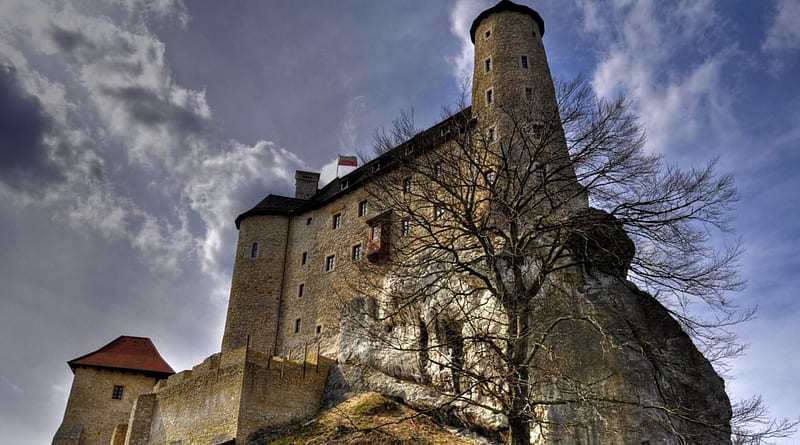 bobolice castle in niegowa poland, ancient, tower, clouds, castle, hill, flag, HD wallpaper