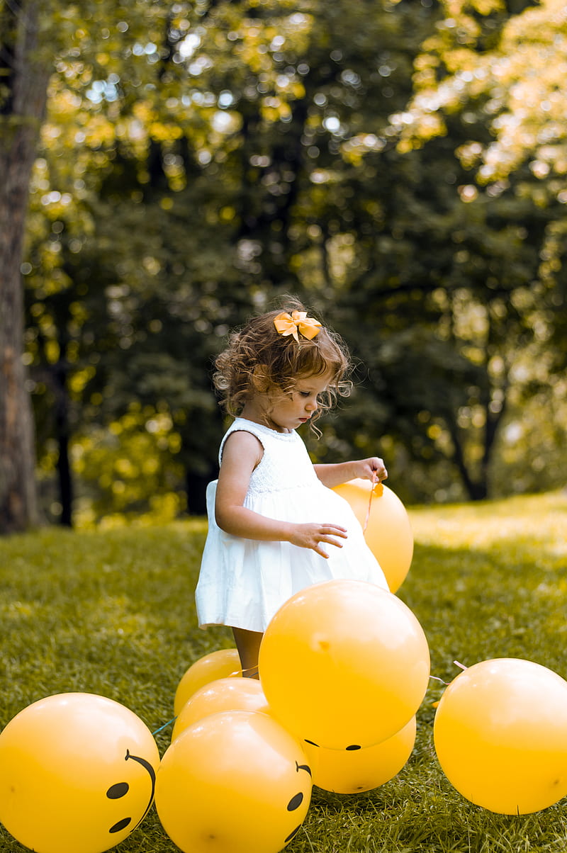 girl wearing white sleeveless dress beside balloons, HD phone wallpaper
