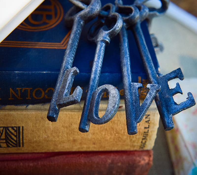 keys 2 love, books, feelings, lock, old, romantic, sweet, HD wallpaper
