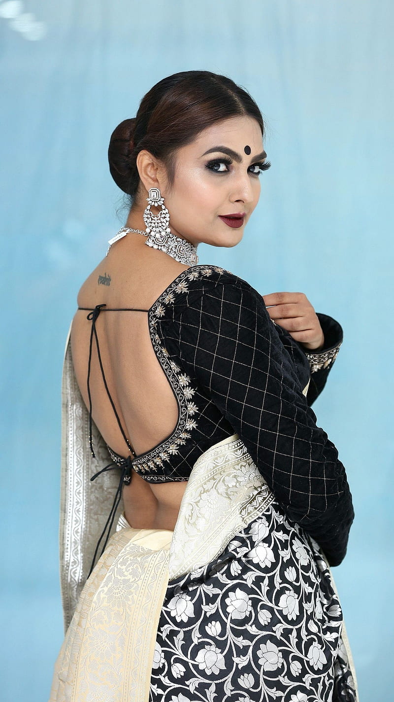 Neha Deshpande, neha deshpande telugu actress, black saree, HD phone  wallpaper | Peakpx