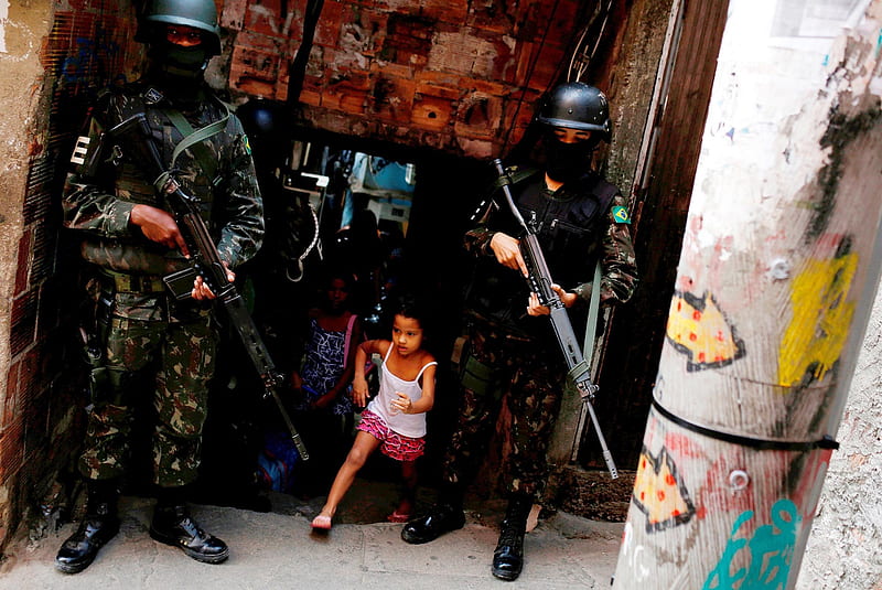 Protecting the public, Rio de Janiero, 25 September 2017, Rochina favela, Soldiers protecting the public from drugs gangs, Brazil, HD wallpaper