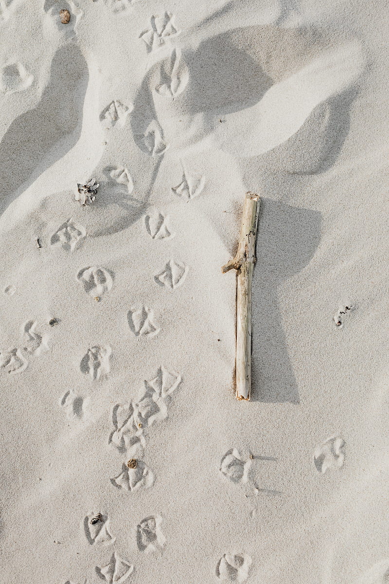 Brown Wooden Cross on White Sand, HD phone wallpaper