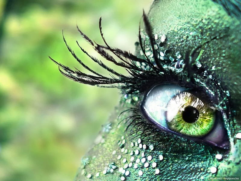 EXTRA TERRESTRIAL BEAUTY, glitter, lashes, sparkle, green, reptilian, beauty, scales, alien, girls, eyes, feathers, HD wallpaper