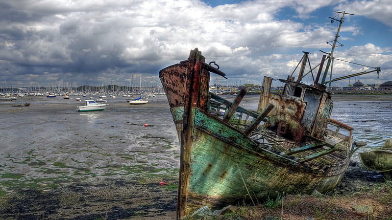 ship wreck at the edge of a low tide harbor, boat, clouds, harbor, ship wreck, low tide, HD wallpaper