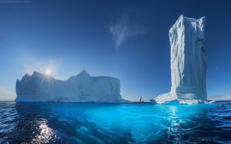 Sailboat Between Ice Giants, bonito, icebergs, sea, cold, ice skyscraper, blue water, tower, sunshine, sailboat, Greenland, HD wallpaper