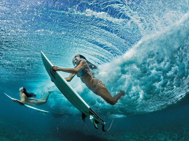 Surfing Girls Under A Wave, HD wallpaper