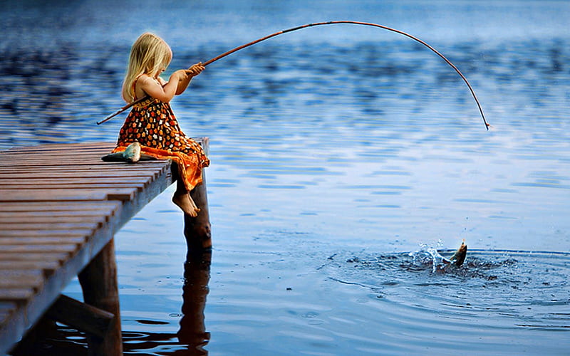 Pretty Girl, pretty, fish, legs, pier, adorable, lake, sweet, hands, water, girl, little girl, fishing, HD wallpaper