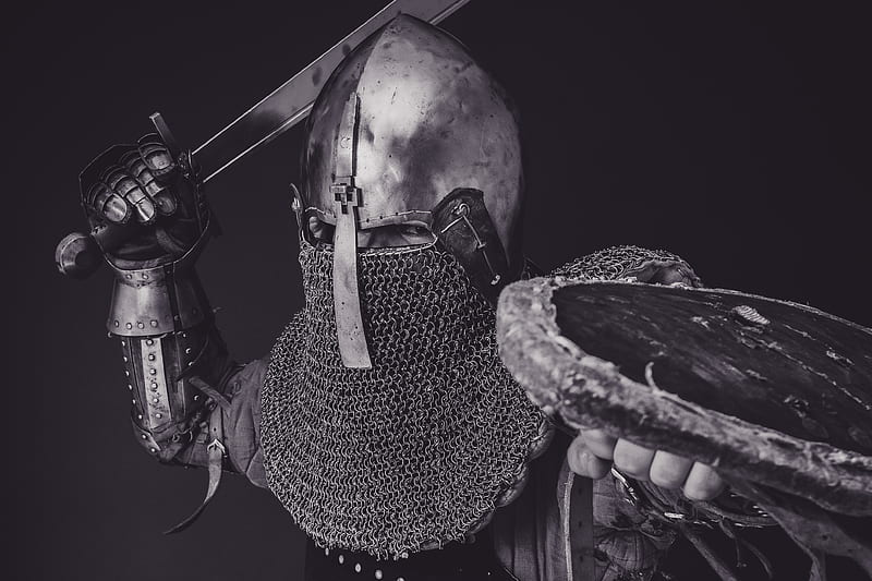 man with steel and chainmail armor holding sword, HD wallpaper