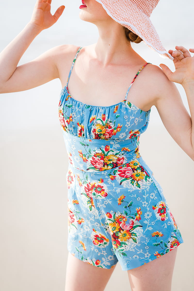 woman wearing blue floral rompers and brown hat, HD phone wallpaper