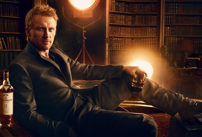 Kevin McKidd, suit, drinking, kevin, whisky, scot, drink, room, whiskey,  food, HD wallpaper | Peakpx