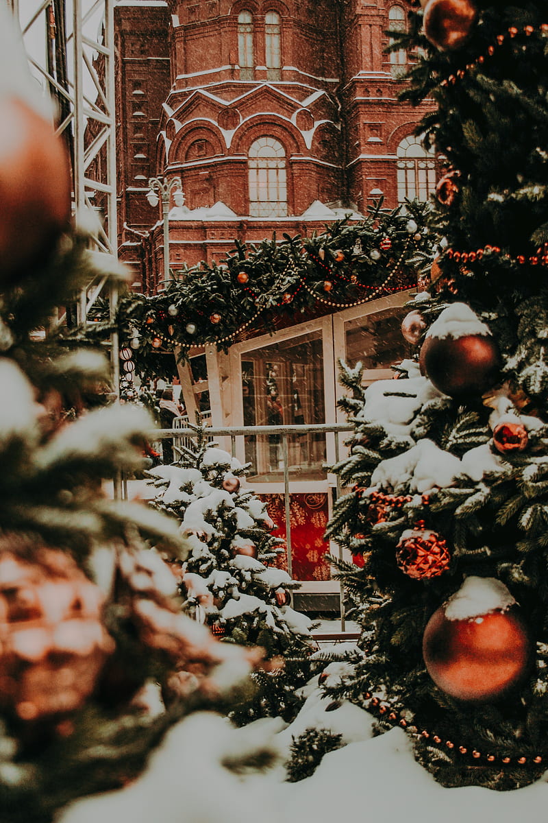 winter city, new year, christmas, snowfall, decorations, HD phone wallpaper