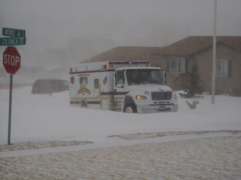Ambulance stuck, truck, road, snow, houses, HD wallpaper