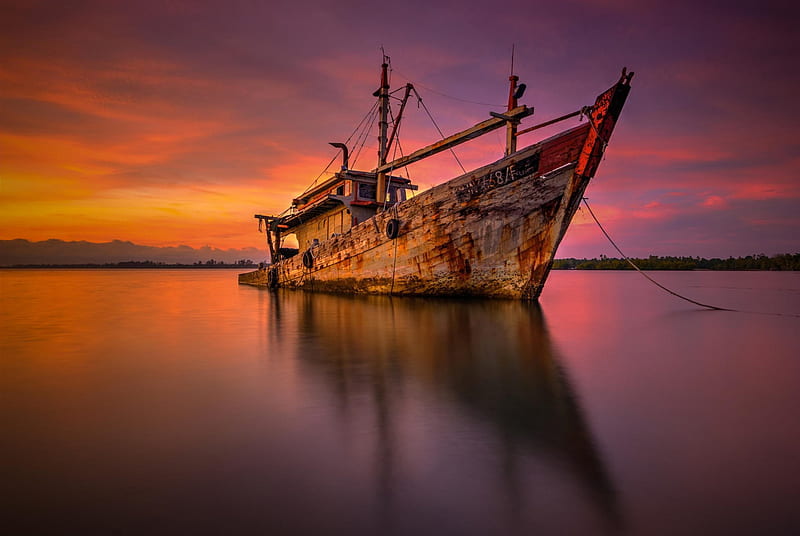 Abandoned Boat, ocean, sunset, sky, clouds, sea, boat, splendor, nature, HD wallpaper