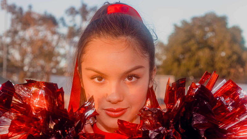 olivia rodrigo red lipstick