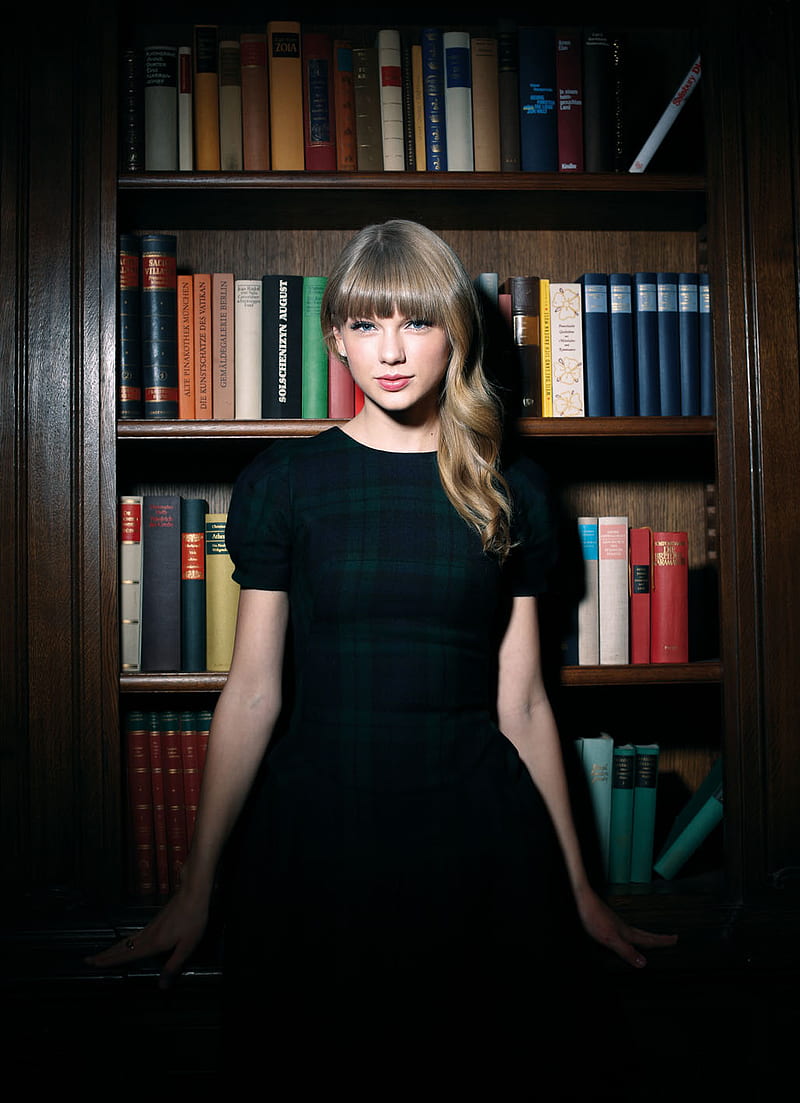 Taylor Swift, singer, women, blue eyes, blonde, books, looking at viewer, celebrity, spotlights, HD phone wallpaper