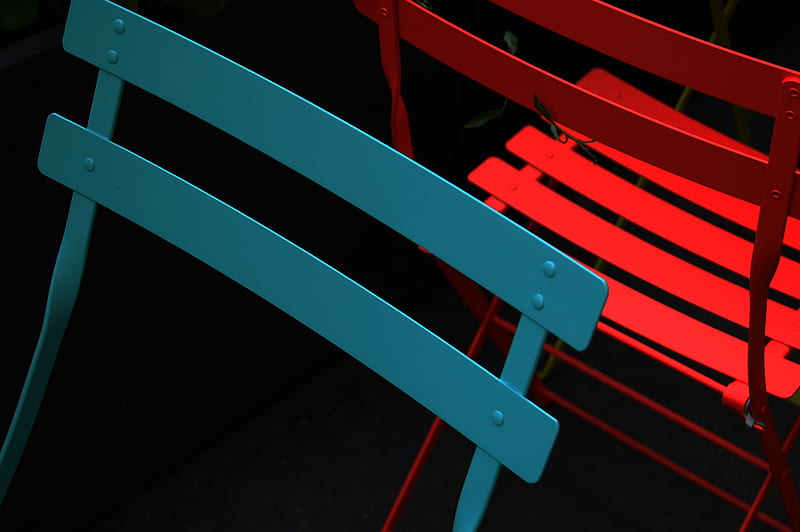 blue and red steel chairs, HD wallpaper