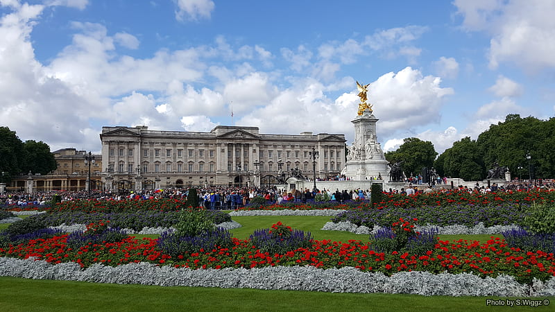 Buckingham Palace, London, UK, England, London, Clouds, Sky, Flowers, Palace, Buckingham, HD wallpaper