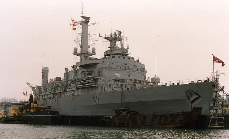 WORLD OF WARSHIPS HMS INTREPID, tender at stern, two LCVP, Sea Cat GM seen fwd, assault ship, HD wallpaper