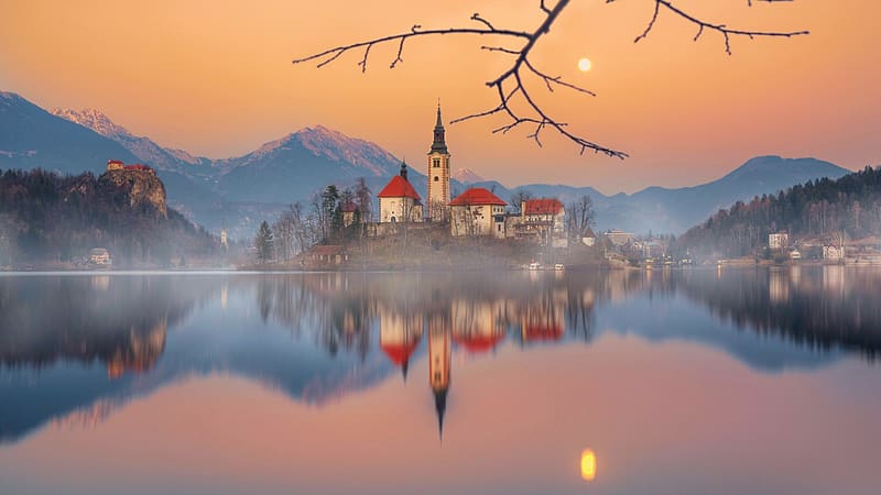 Lake Bled, Slovenia, house, sunset, water, mist, island, church, mountains, rocks, reflections, HD wallpaper