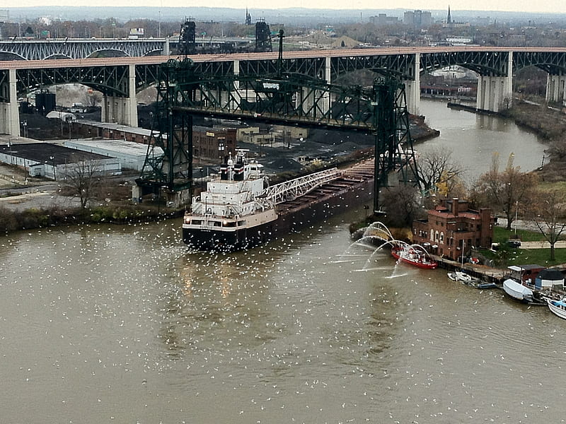 Ore Boat on the Cuyahoga River, bridges, cleveland ohio, cuyahoga river, ore boat, gulls, HD wallpaper