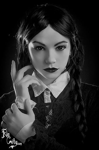 Wednesday Addams Portrait Wallpapers - Wallpapers Clan 💔🔪