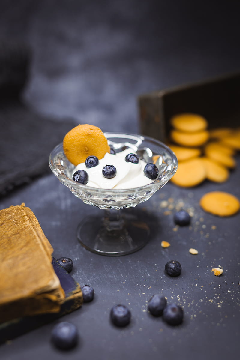 shallow focus graphy of yoghurt in glass with blueberries on top, HD phone wallpaper