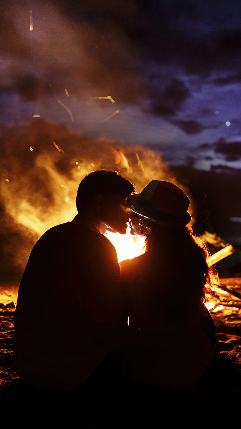 Fire and kiss, male, female, camping, silhouette, love, HD phone wallpaper