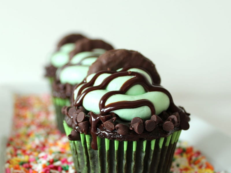 Chocolate Chips Cupcakes, cupcake, delicious, food, chocolate, cream, dessert, sweet, HD wallpaper