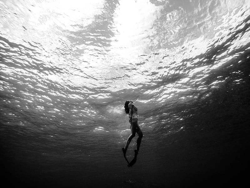 woman diving underwater, HD wallpaper