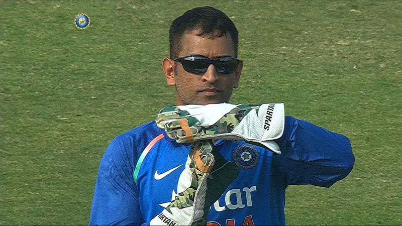 MS Dhoni With Goggles Is Standing In Green Grass Background Dhoni, HD wallpaper